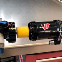 Espaciadores elásticos, lo nuevo de Andreani MHS para ajustar las suspensiones de la bici