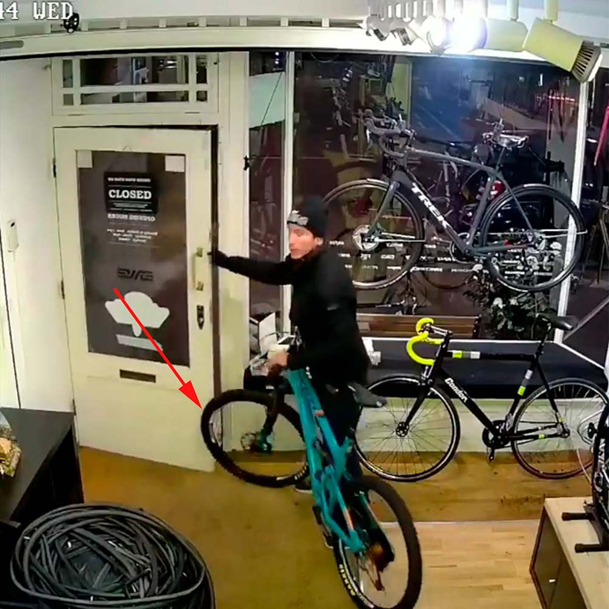 En TodoMountainBike: El frustrado intento de robo de un ladrón (bastante tonto) en una tienda de bicis de Londres