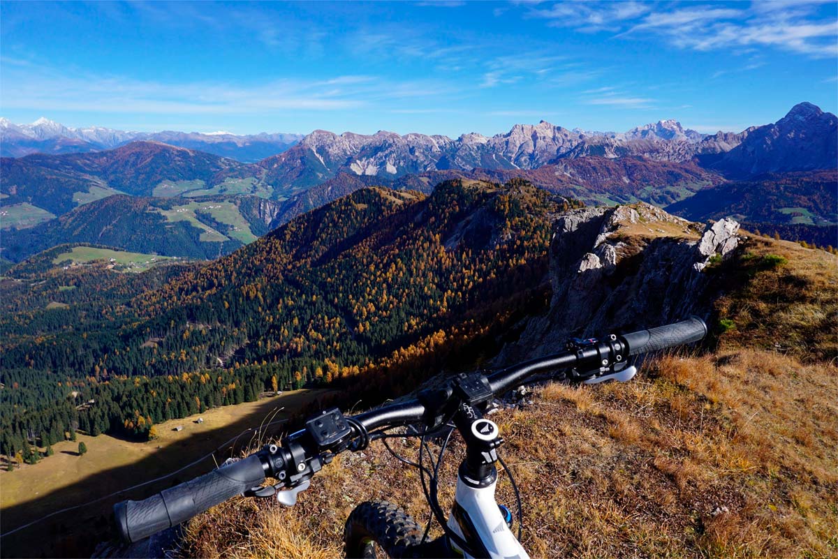 En TodoMountainBike: Todo lo que hay que saber sobre la longitud del manillar y la forma en que afecta al ciclista