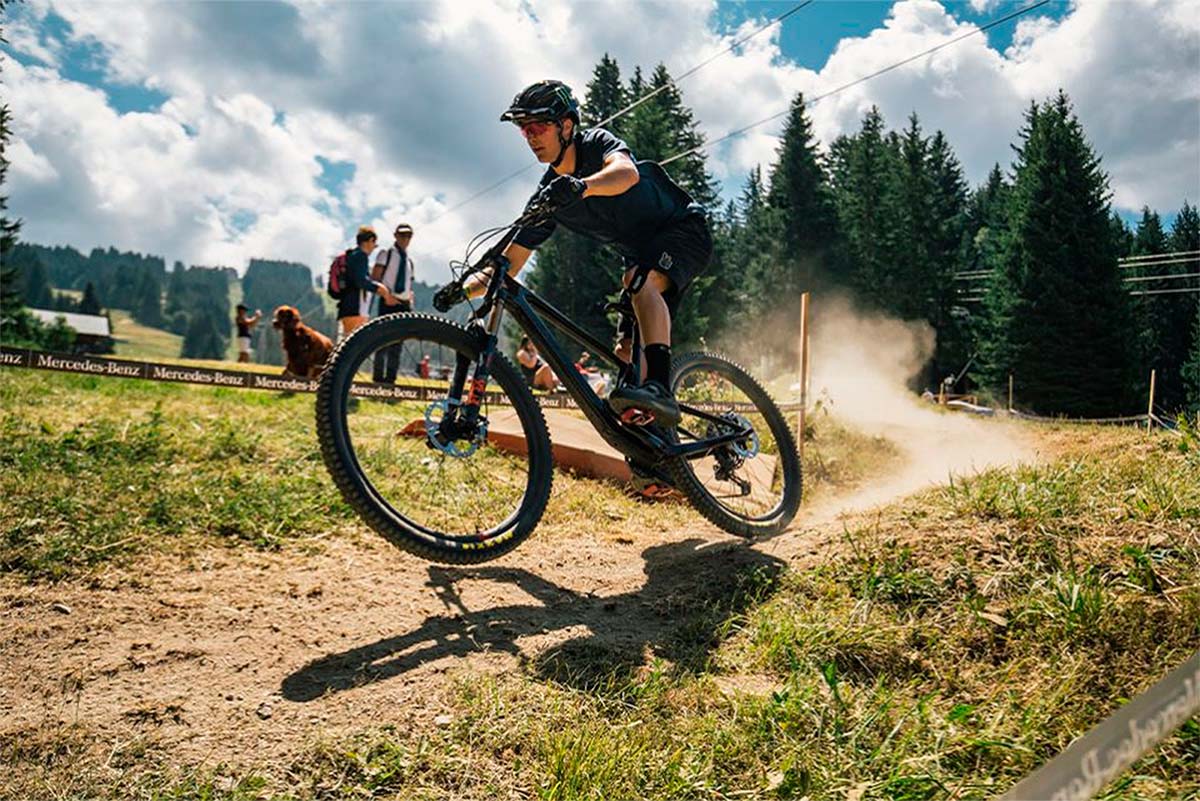 En TodoMountainBike: La Santa Cruz Tallboy de 2020 en acción con Luca Shaw