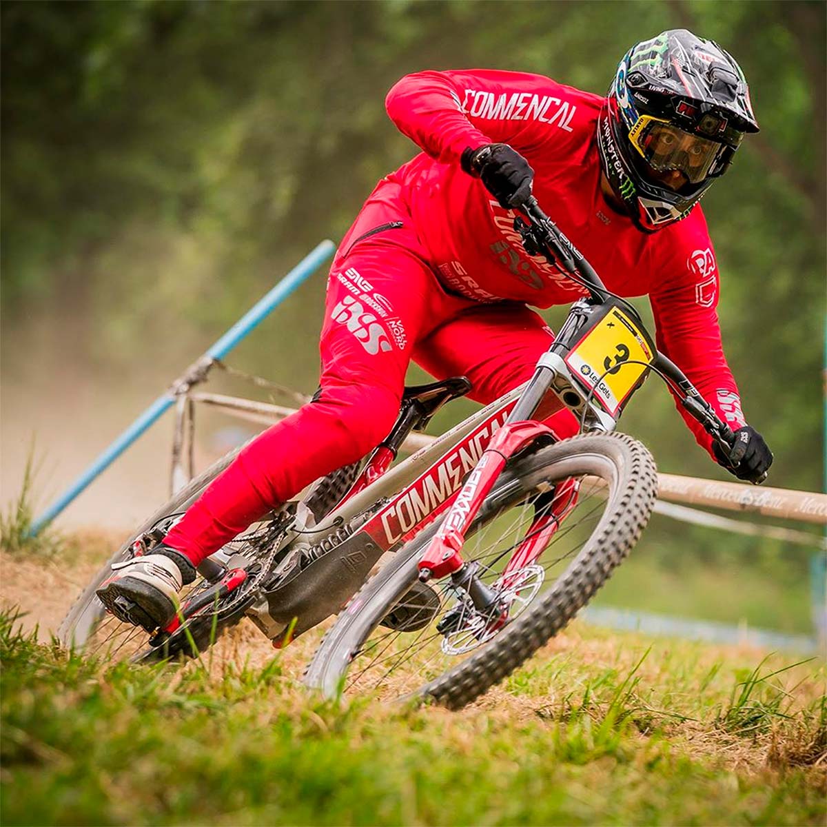 En TodoMountainBike: Copa del Mundo de Descenso 2019: Amaury Pierron y Tracey Hannah son los más rápidos en la manga clasificatoria de Les Gets