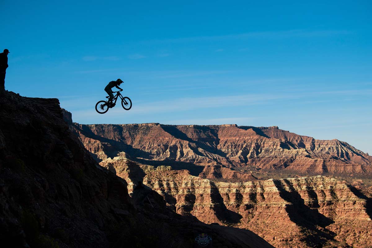 En TodoMountainBike: Recopilación de los momentos más salvajes del Red Bull Rampage 2019