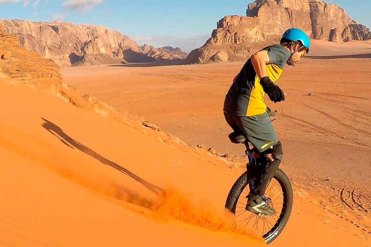 En TodoMountainBike: Freeride en el valle de Uadi Rum con Lutz Eichholz y su monociclo de montaña