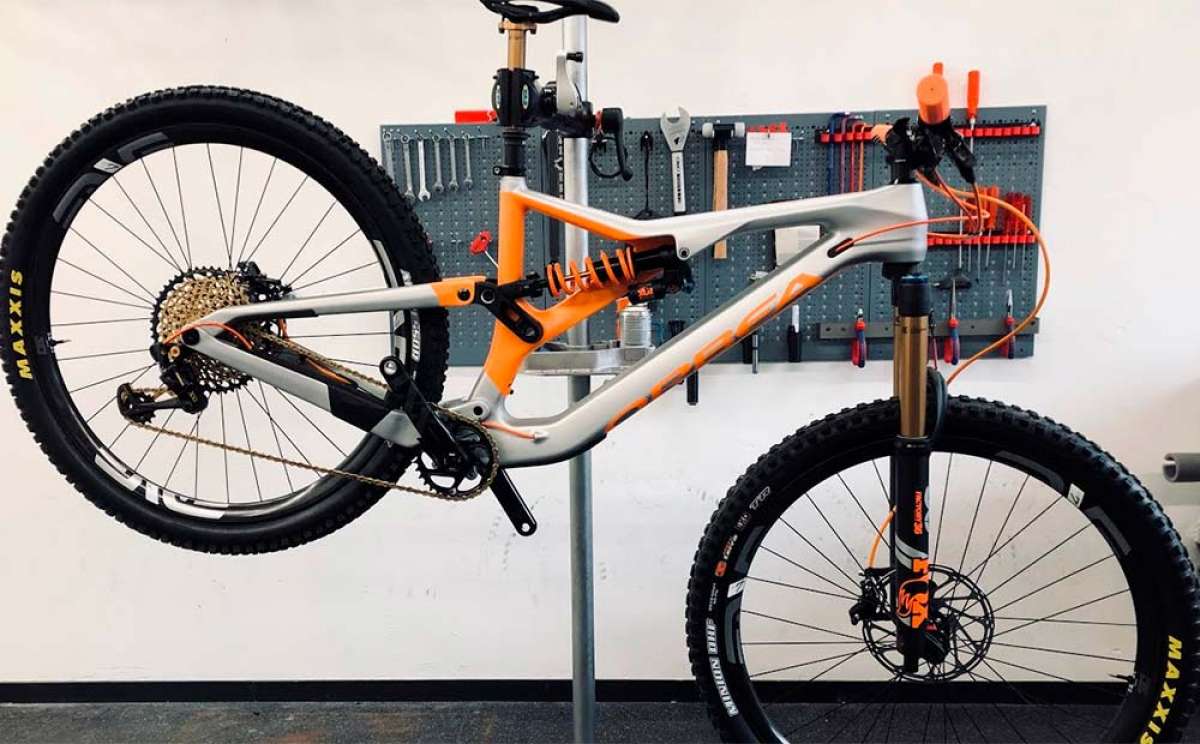 En TodoMountainBike: El montaje completo de una Orbea Rallon M-LTD de 2019