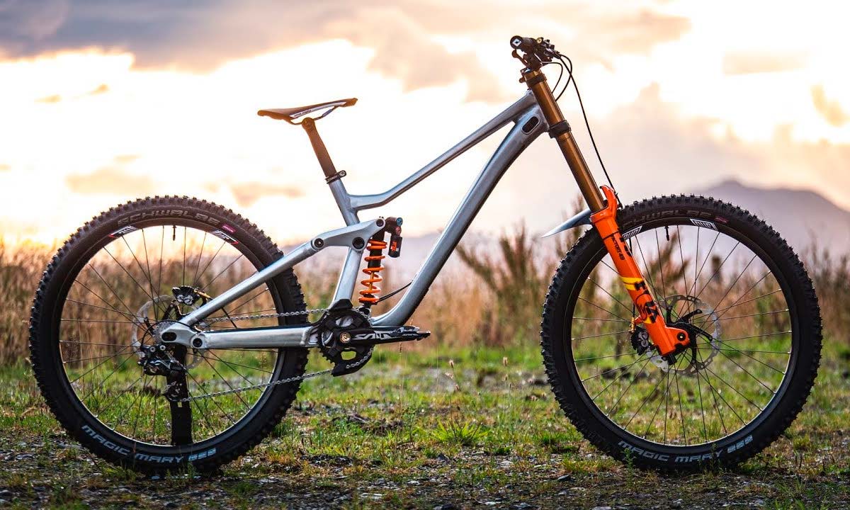 En TodoMountainBike: Scotty Laughland muestra el montaje completo de la Scott Gambler de 2020 en versión aluminio