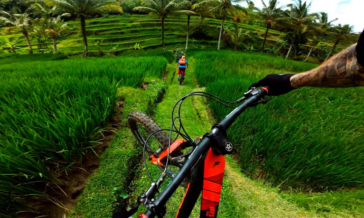 Mountain Bike en Indonesia con Geoff Gulevich, Darren Berrecloth, Micayla Gatto y la GoPro Hero 7 Black