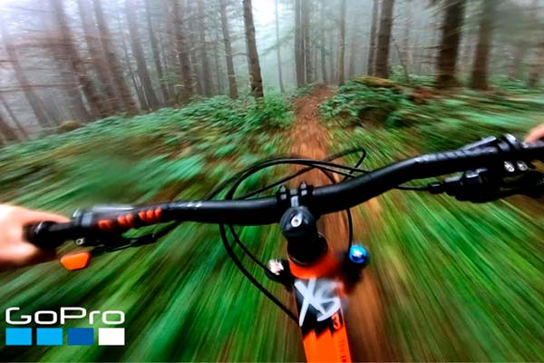 Sesión de MTB en un bosque neblinoso de Vancouver con Mark Matthews y la GoPro Hero 7 Black