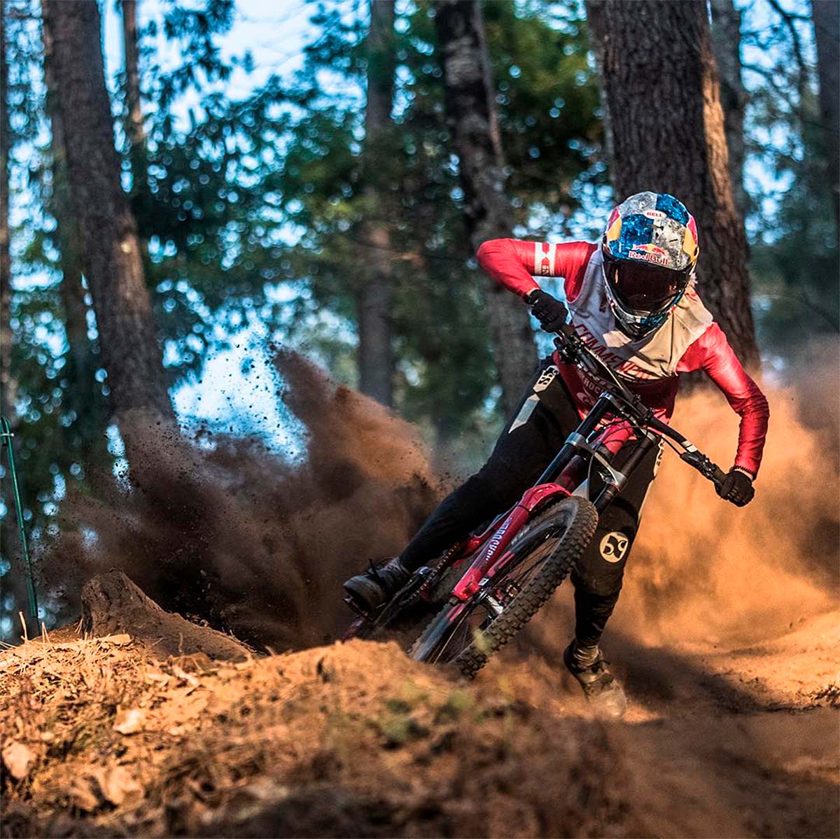 En TodoMountainBike: Myriam Nicole del Commencal/Vallnord Team se lesiona y se perderá el arranque de la Copa del Mundo de DH