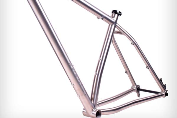 Nordest Cycles presenta la Britango Ti, una rígida con cuadro de titanio y geometría de XC/Trail