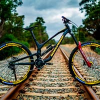 La Nukeproof Dissent en acción con Sam Hill