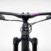 Novedades en el catálogo de OneUp Components: manillares de carbono, potencia EDC y puños Lock-On