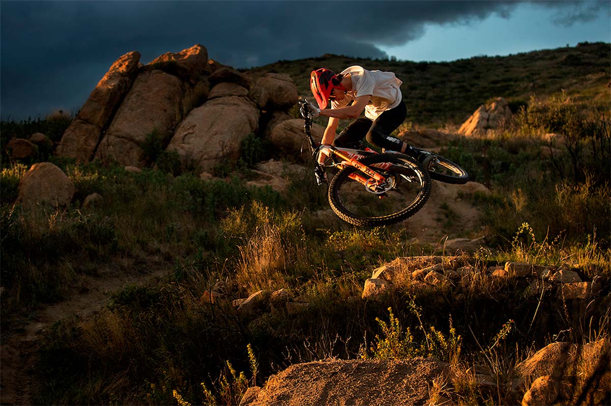 En TodoMountainBike: 'Nuestro propio camino', veinte minutos de MTB con Hugo Frixtalon, Amaury Pierron, Paul Couderc y Thomas Estaque