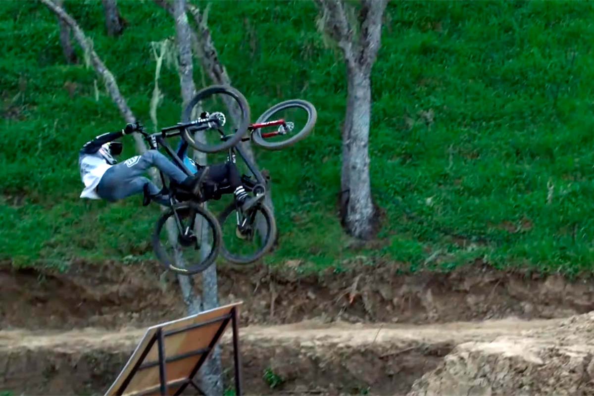 En TodoMountainBike: Brandon Semenuk y Ryan Howard en una espectacular sesión de Freeride rodando en paralelo