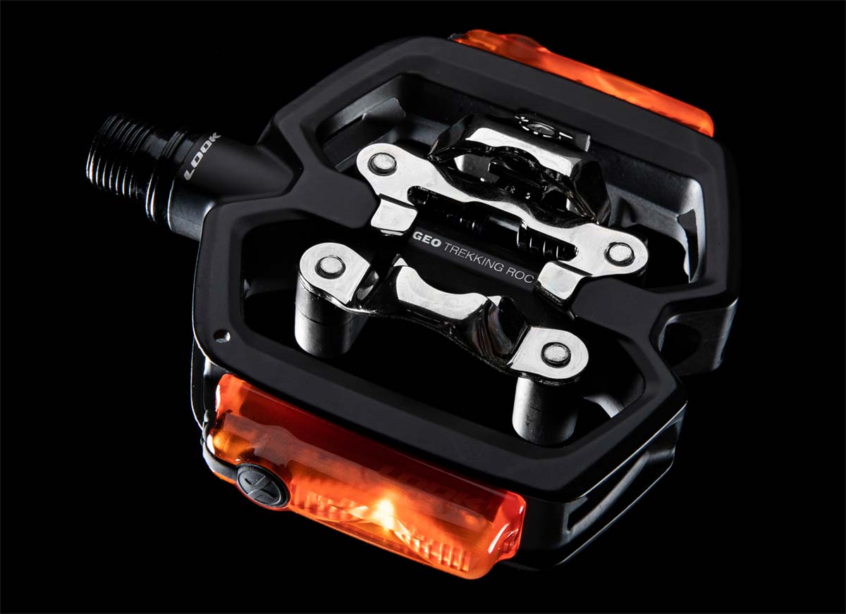 En TodoMountainBike: Look Geo Trekking, pedales automáticos de plataforma con luz LED integrada y calas SPD