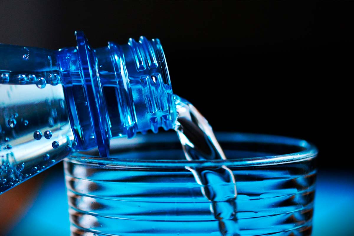 En TodoMountainBike: Beber mucha agua es más peligroso para los deportistas que la deshidratación: lo que hay que saber