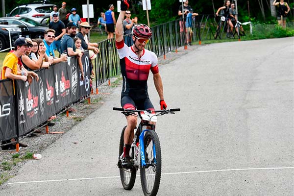 Peter Disera y Emily Batty se proclaman campeones de Canadá de XCO