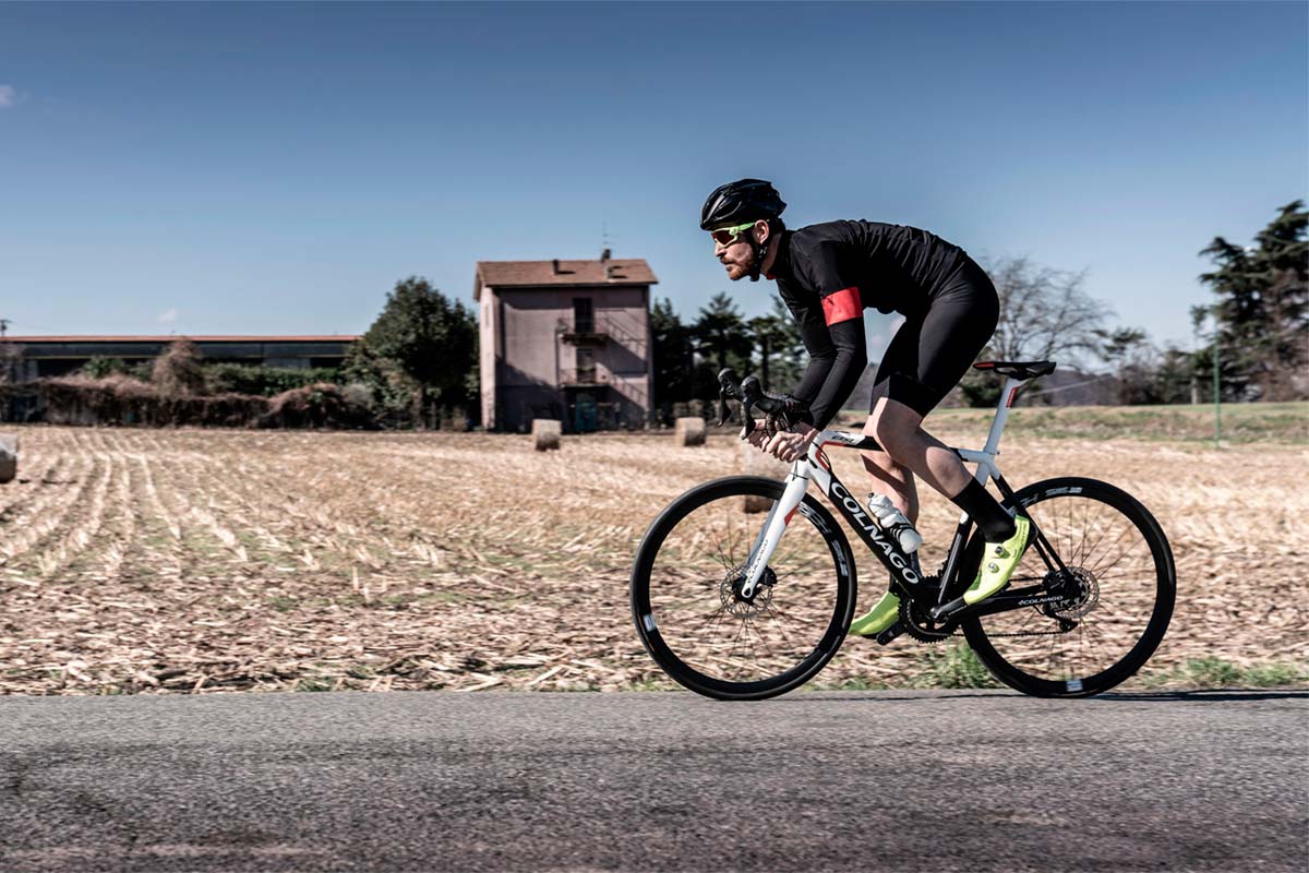 En TodoMountainBike: Así es la Colnago E64, una bici eléctrica de carretera que no parece eléctrica