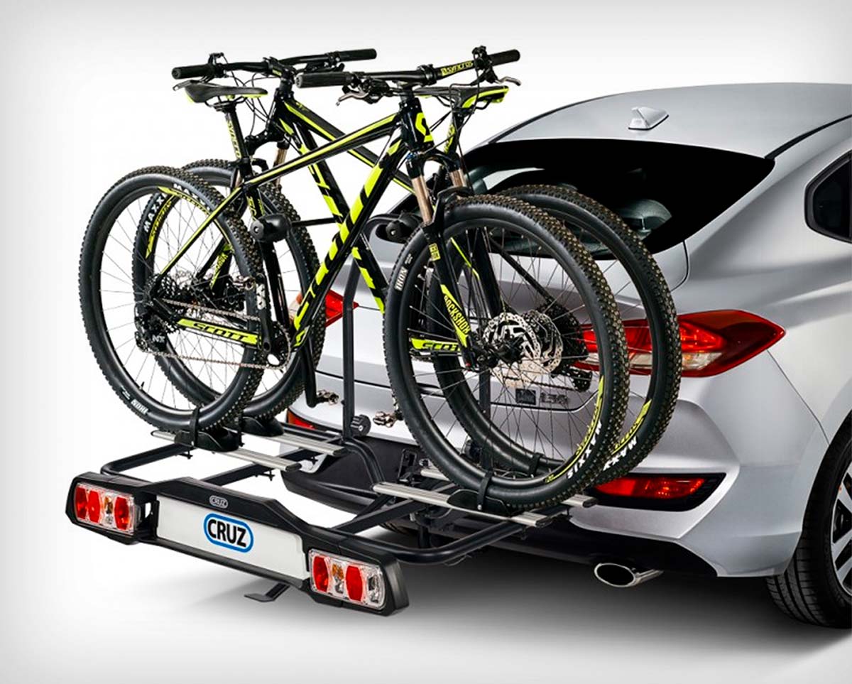 Cruzber quiere convencer a los ciclistas regalando un adaptador para dos bicis con la compra de la plataforma trasera Cruz Rear Cargo