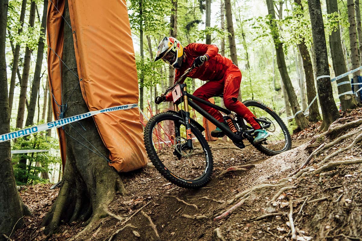 En TodoMountainBike: Copa del Mundo de Descenso 2019: el descenso de Rachel Atherton en la manga final de Maribor