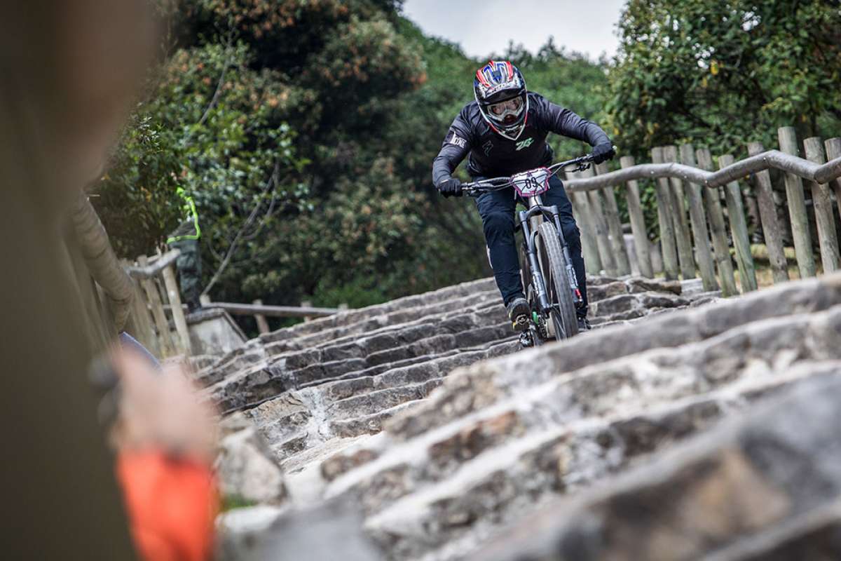 En TodoMountainBike: La Red Bull Devotos de Monserrate 2019 se lleva el Guinness a la carrera de DH urbano más larga del mundo