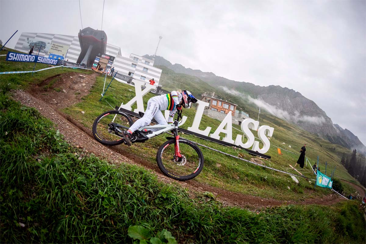 En TodoMountainBike: Copa del Mundo de Descenso 2019: Amaury Pierron y Marine Cabirou ganan en Lenzerheide