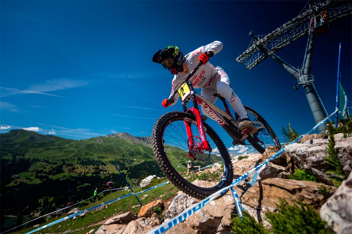 En TodoMountainBike: Copa del Mundo de Descenso 2019: Amaury Pierron y Marine Cabirou ganan en Lenzerheide