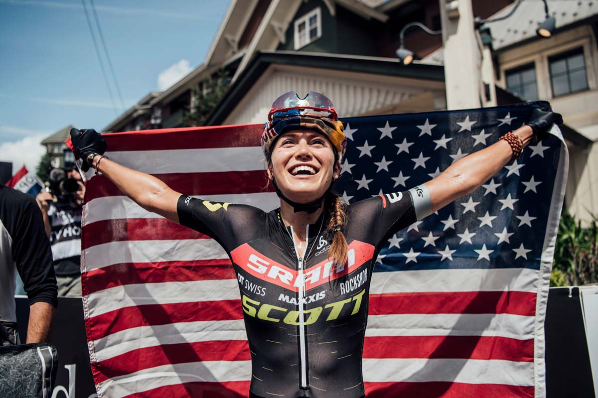 Nino Schurter y Kate Courtney se proclaman campeones de la Copa del Mundo de XCO