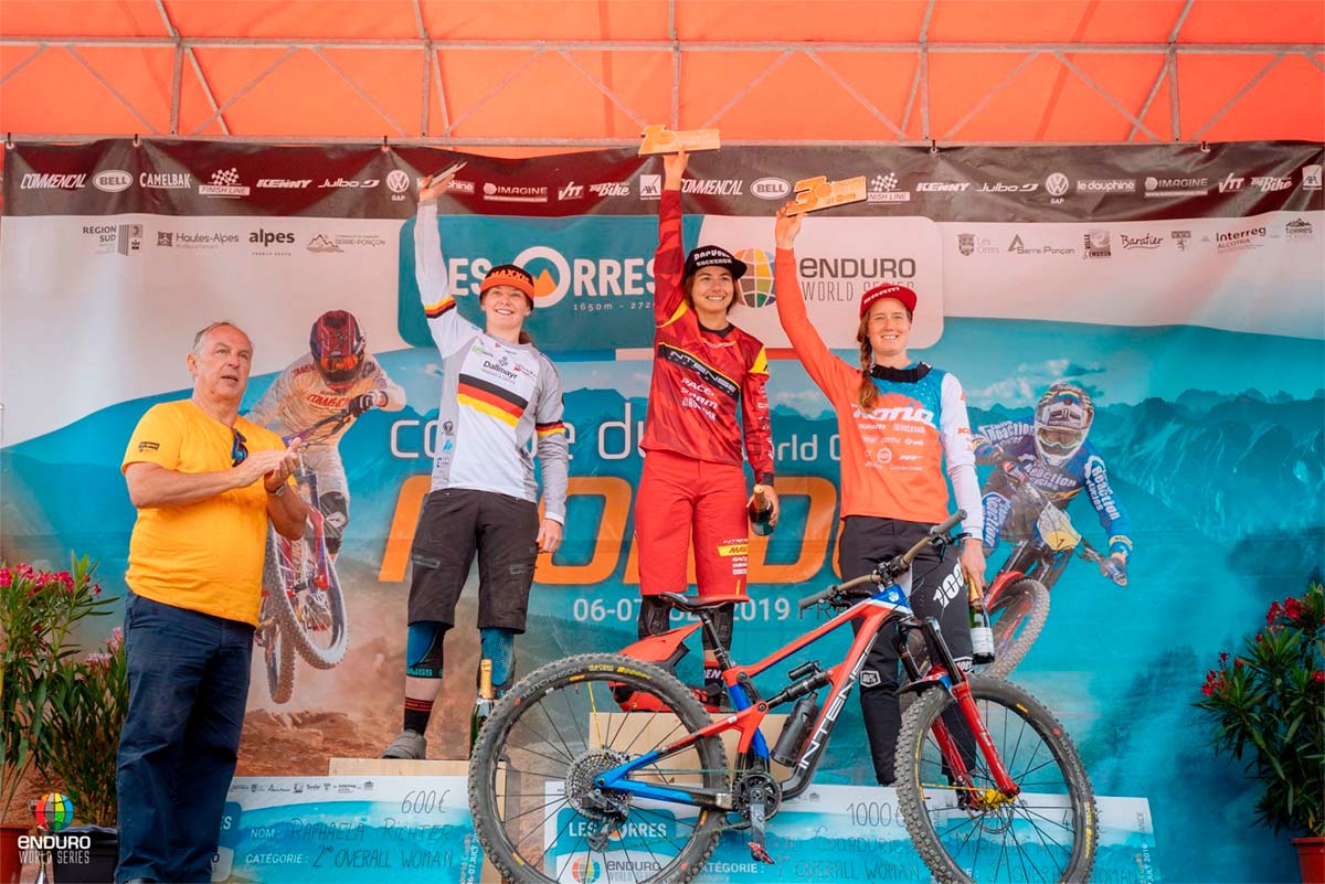 En TodoMountainBike: Enduro World Series 2019: Edward Masters e Isabeau Courdurier ganan en Les Orres