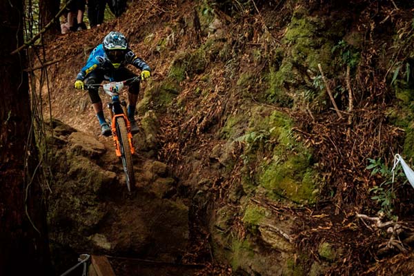 Enduro World Series 2019: Martin Maes e Isabeau Courdurier ganan en Rotorua