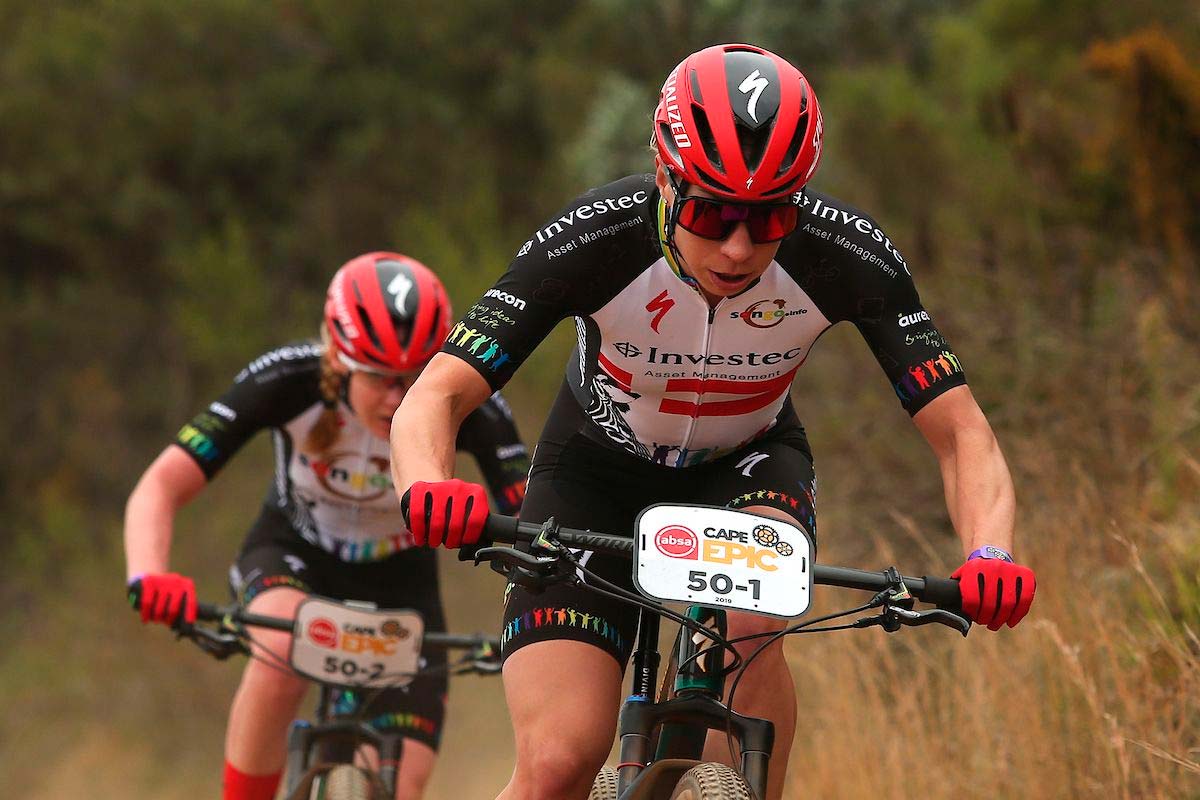 En TodoMountainBike: Absa Cape Epic 2019: Schurter-Förster y Langvad-Van der Breggen ganan la etapa prólogo