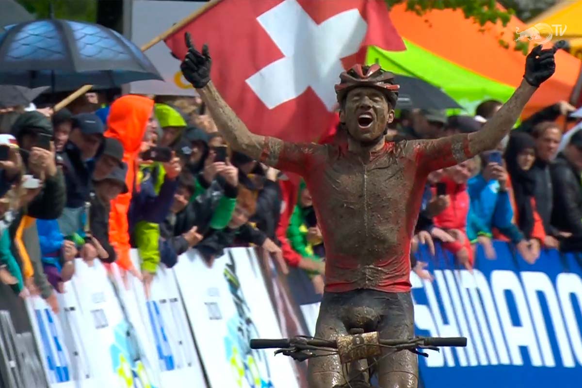 En TodoMountainBike: Copa del Mundo de XCO 2019: Mathias Flückiger gana en Albstadt una carrera pasada por agua