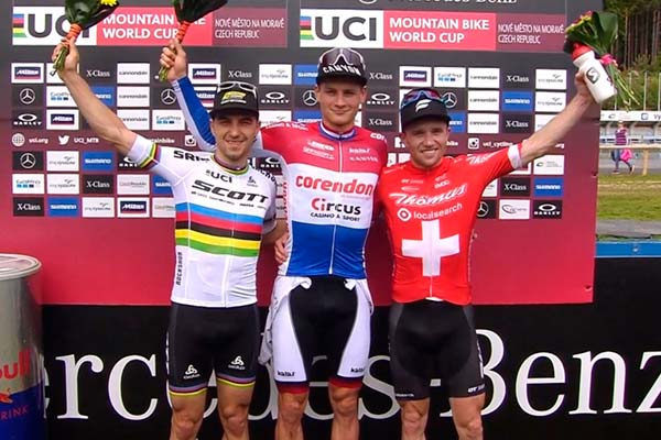 Copa del Mundo de XCO 2019: Van der Poel gana en Nove Mesto frente a un Schurter incapaz de superarlo