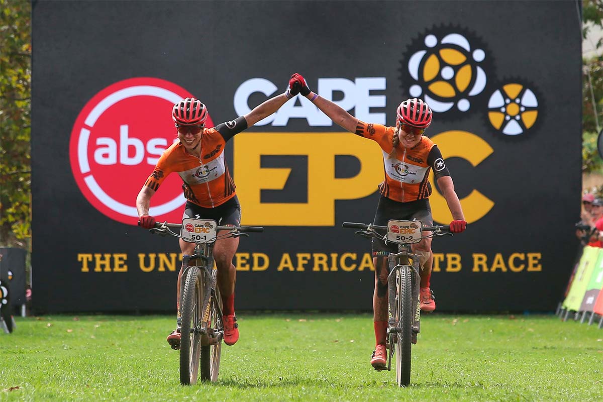 En TodoMountainBike: Absa Cape Epic 2019: tres de tres victorias para las parejas Schurter-Förster y Langvad-Van der Breggen