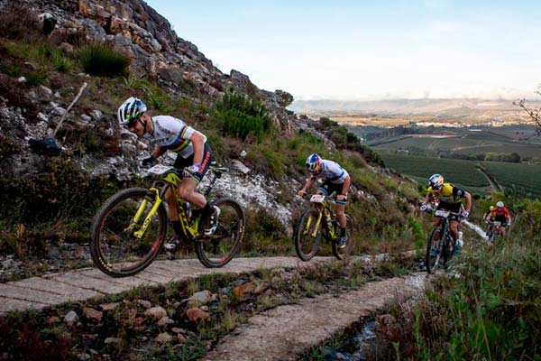 Absa Cape Epic 2019: Schurter-Förster y Langvad-Van der Breggen sentencian la carrera en la sexta etapa