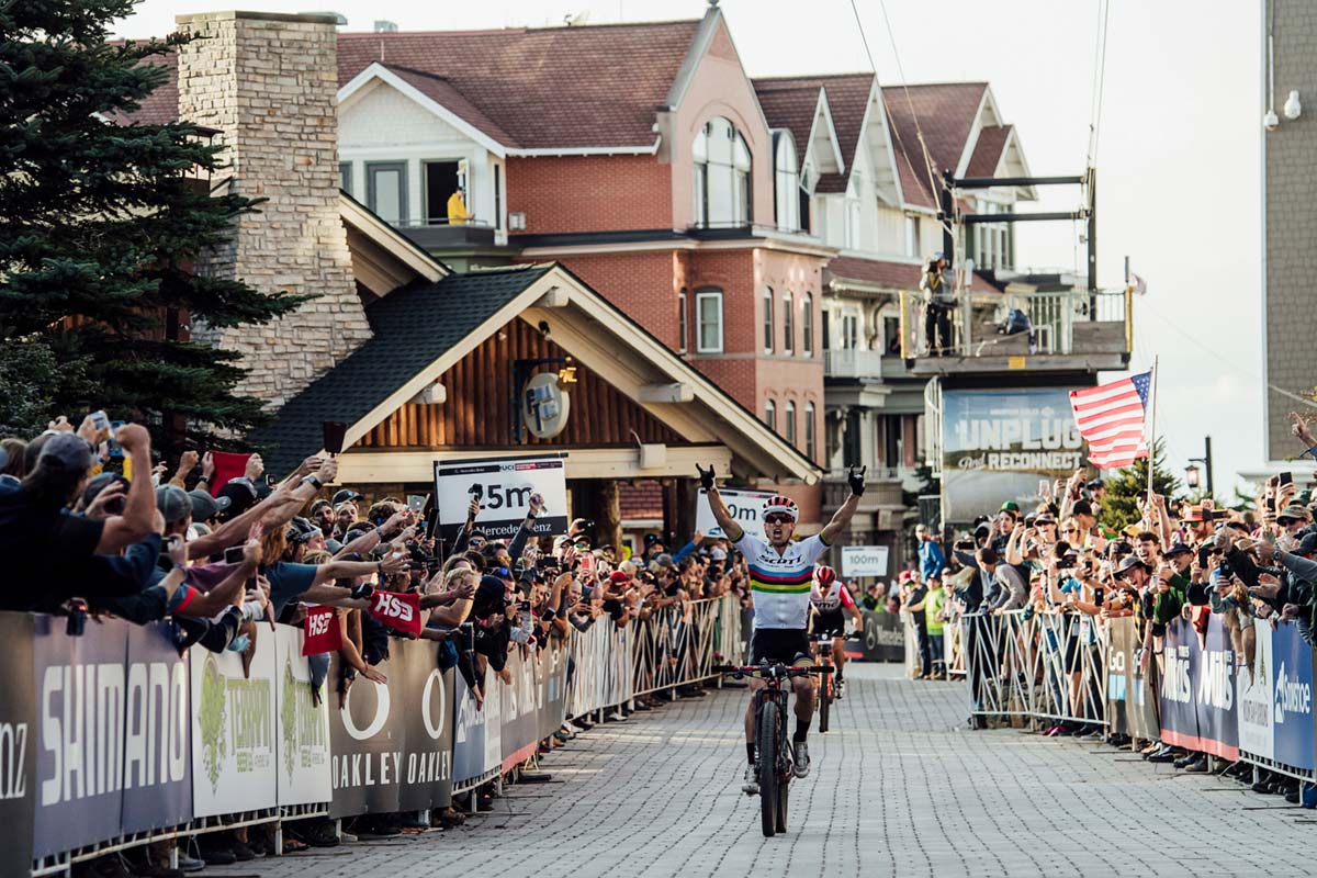 Copa del Mundo de XCO 2019: Nino Schurter y Jenny Rissveds ganan el Short Track de Snowshoe