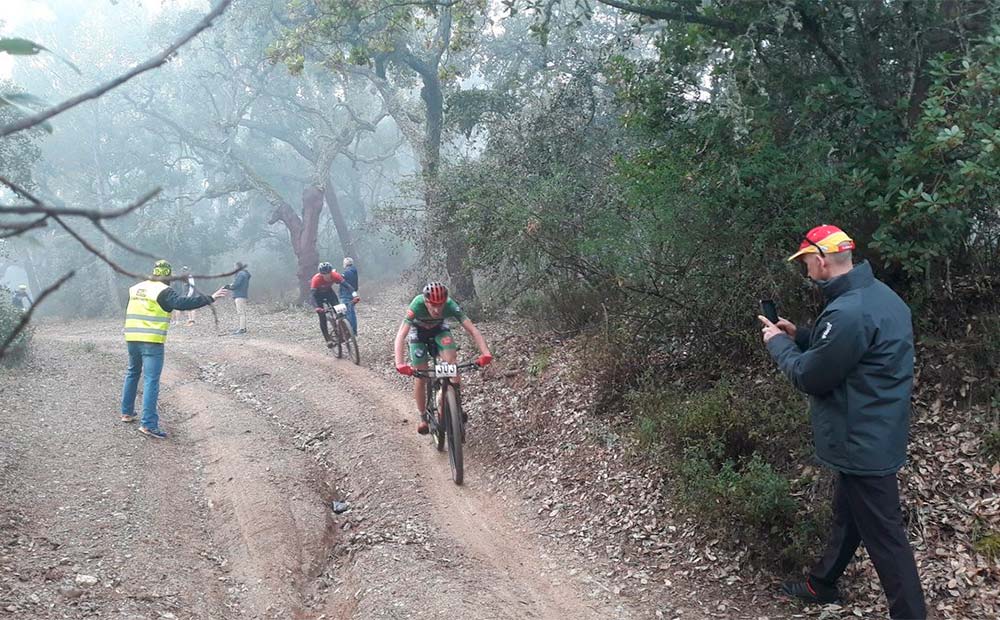 En TodoMountainBike: Miguel Muñoz y Lara Lois son los primeros líderes del Open de España de XCM 2019