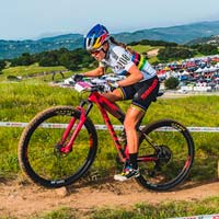Primer episodio de 'Rising', la historia de la campeona del mundo de XCO Kate Courtney