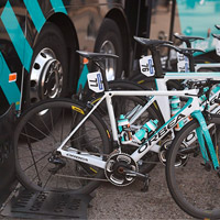 Siguen los problemas en la Vuelta a Andalucía 2019: le roban las bicicletas al equipo Vital Concept