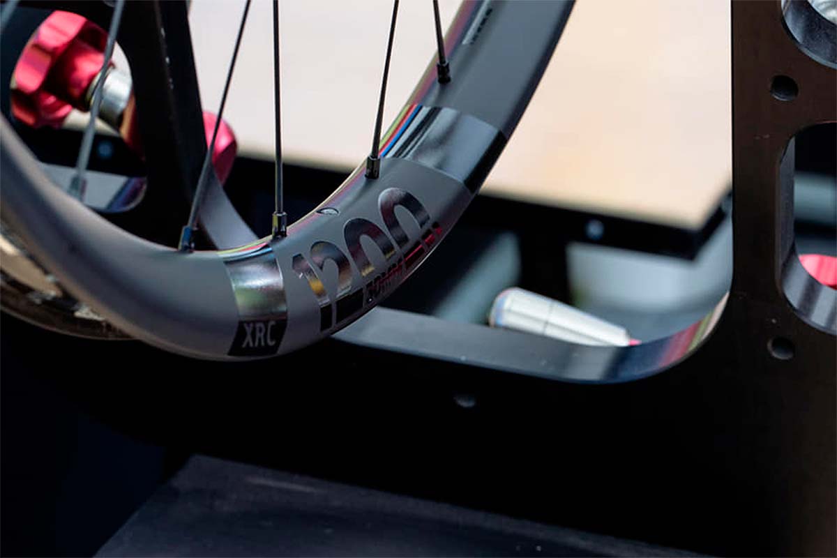 En TodoMountainBike: DT Swiss 1200 Spline, unas ruedas de carbono con versiones para bicis de XC, Trail y Enduro
