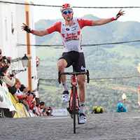 La Vuelta a Andalucía 2019 arranca con un tramo de su recorrido saboteado con aceite