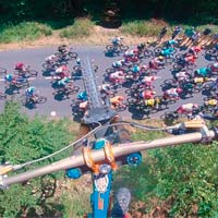 ¿Temeridad o tradición? Valentin Anouilh salta sobre el pelotón del Tour de Francia 2019