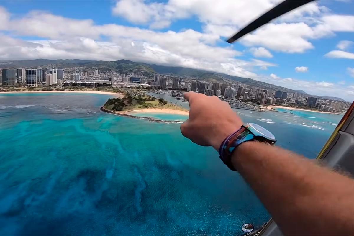 Freeride urbano en Oahu (Hawái) con Sam Pilgrim, con paseo en Ferrari y helicóptero incluido