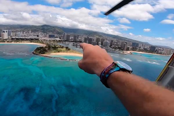 Freeride urbano en Oahu (Hawái) con Sam Pilgrim, con paseo en Ferrari y helicóptero incluido