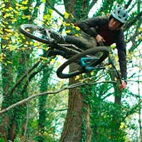 La Santa Cruz Chameleon Carbon C de 2019 en acción con Craig Evans