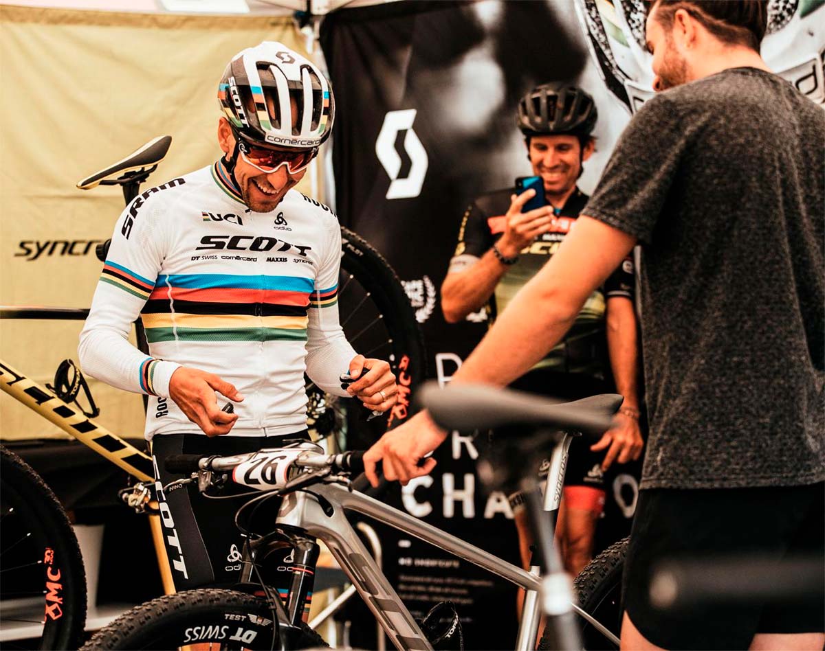 En TodoMountainBike: La Scott Scale RC 900 World Cup N1NO HMX que Nino Schurter recibió en la Copa del Mundo de Les Gets