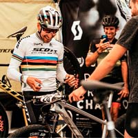 La Scott Scale RC 900 World Cup N1NO HMX que Nino Schurter recibió en la Copa del Mundo de Les Gets