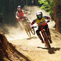 El sonido de la velocidad: Kade Edwards y Kaos Seagrave en el Whistler MTB Park