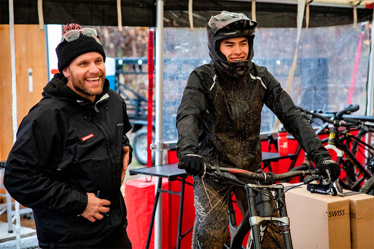 En TodoMountainBike: El SRAM TLD DH Racing Team regresa a la competición con Valentina Höll y Lucas Cruz