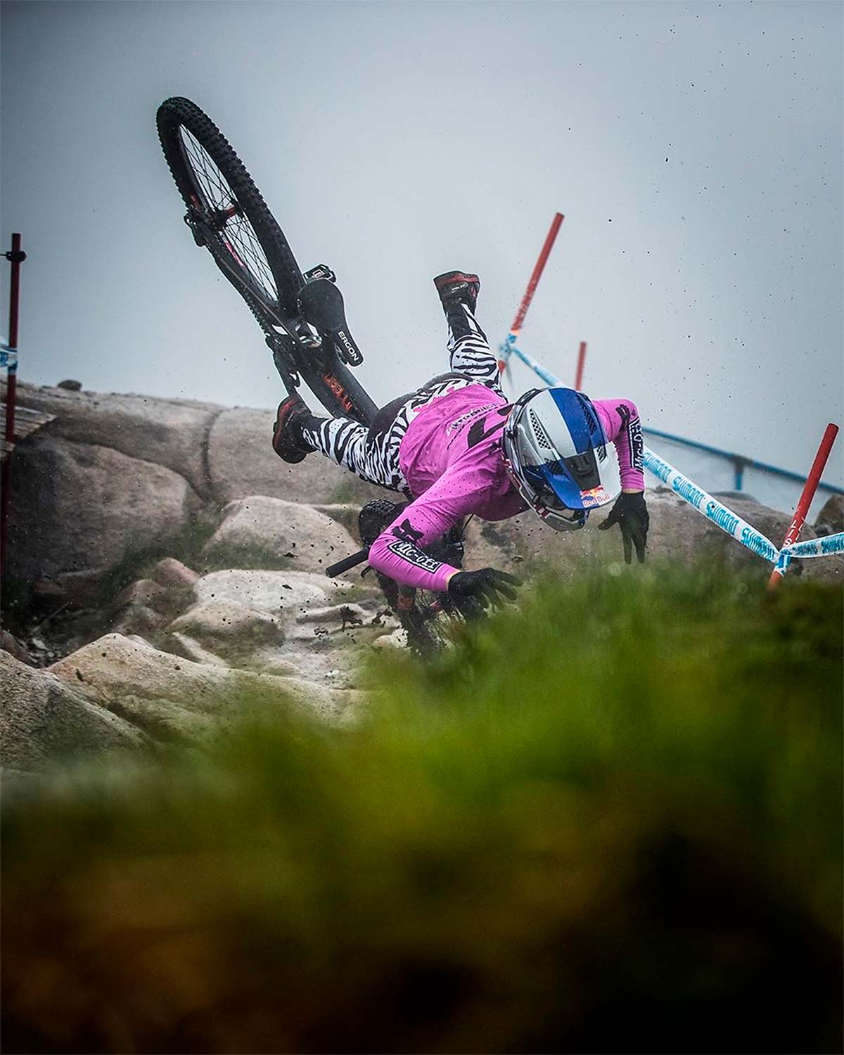 En TodoMountainBike: Tahnée Seagrave, tras su caída en Fort William: "Todos los ligamentos que sostienen mi clavícula están muy dañados"