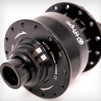 TFHPC lanza un buje delantero con dinamo integrada para cargar dispositivos sobre la bici